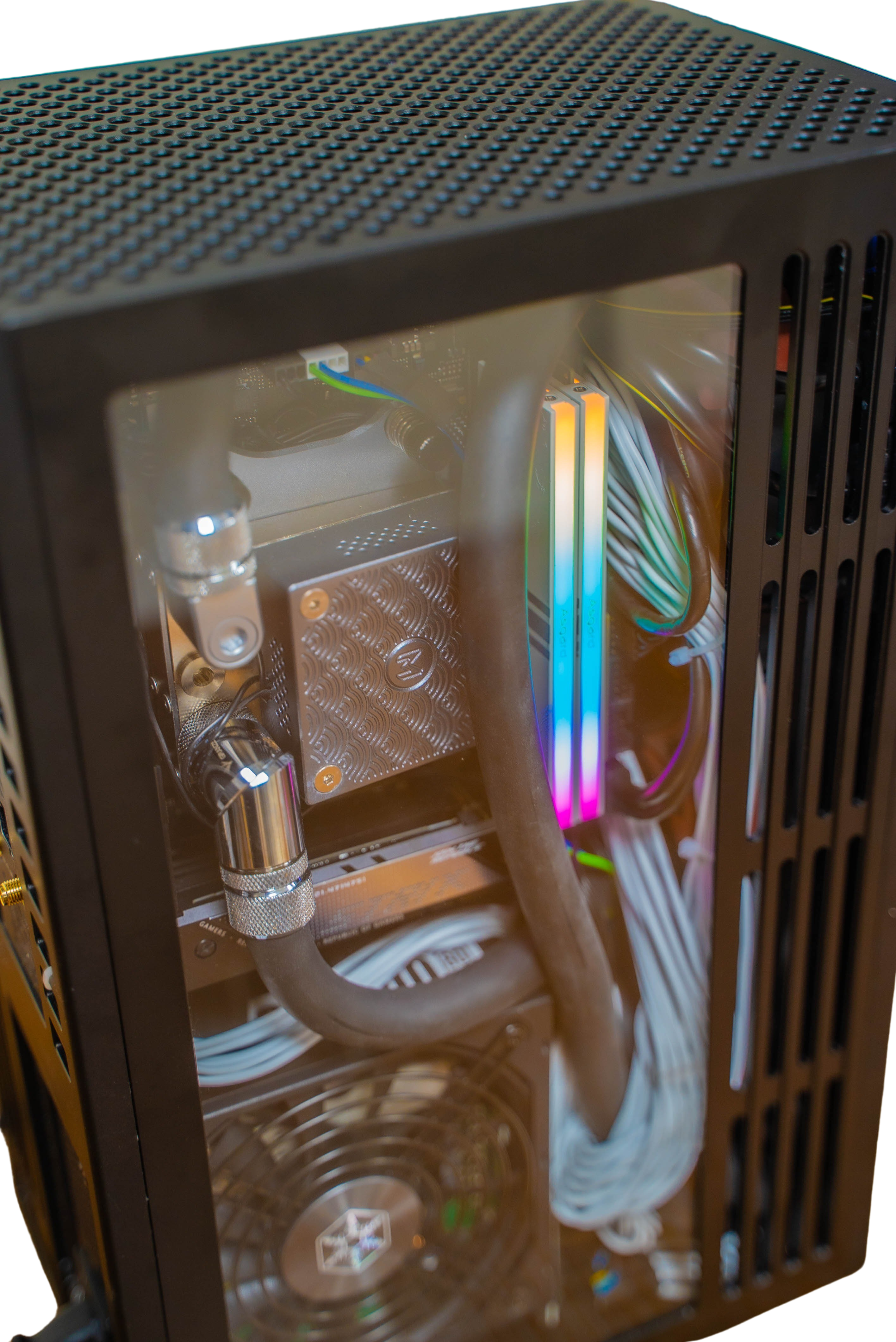 IronClad <b>Tengu</b> <br>Small-size Custom Water cooled PC