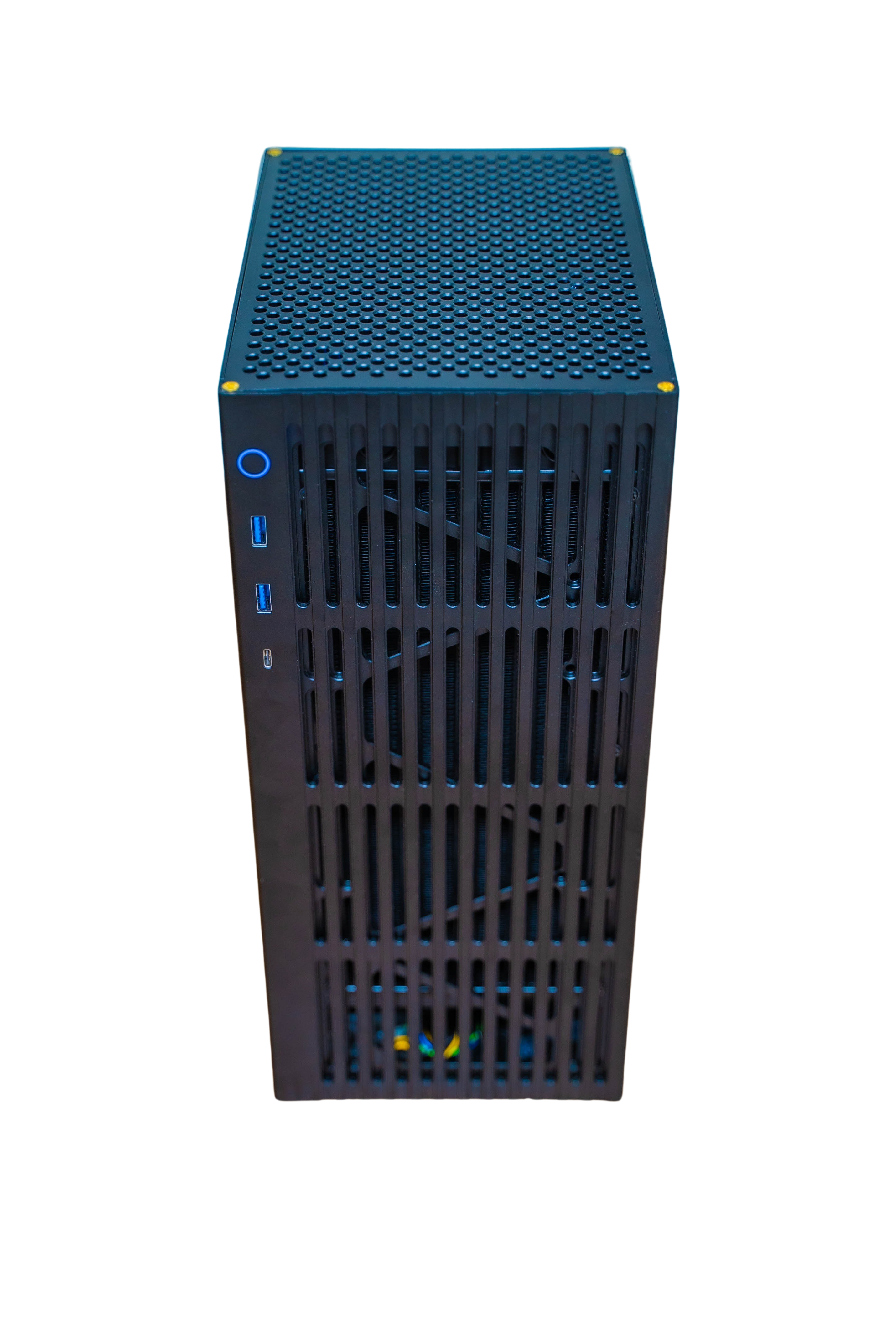 IronClad <b>Tengu</b> <br>Small-size Custom Water cooled PC