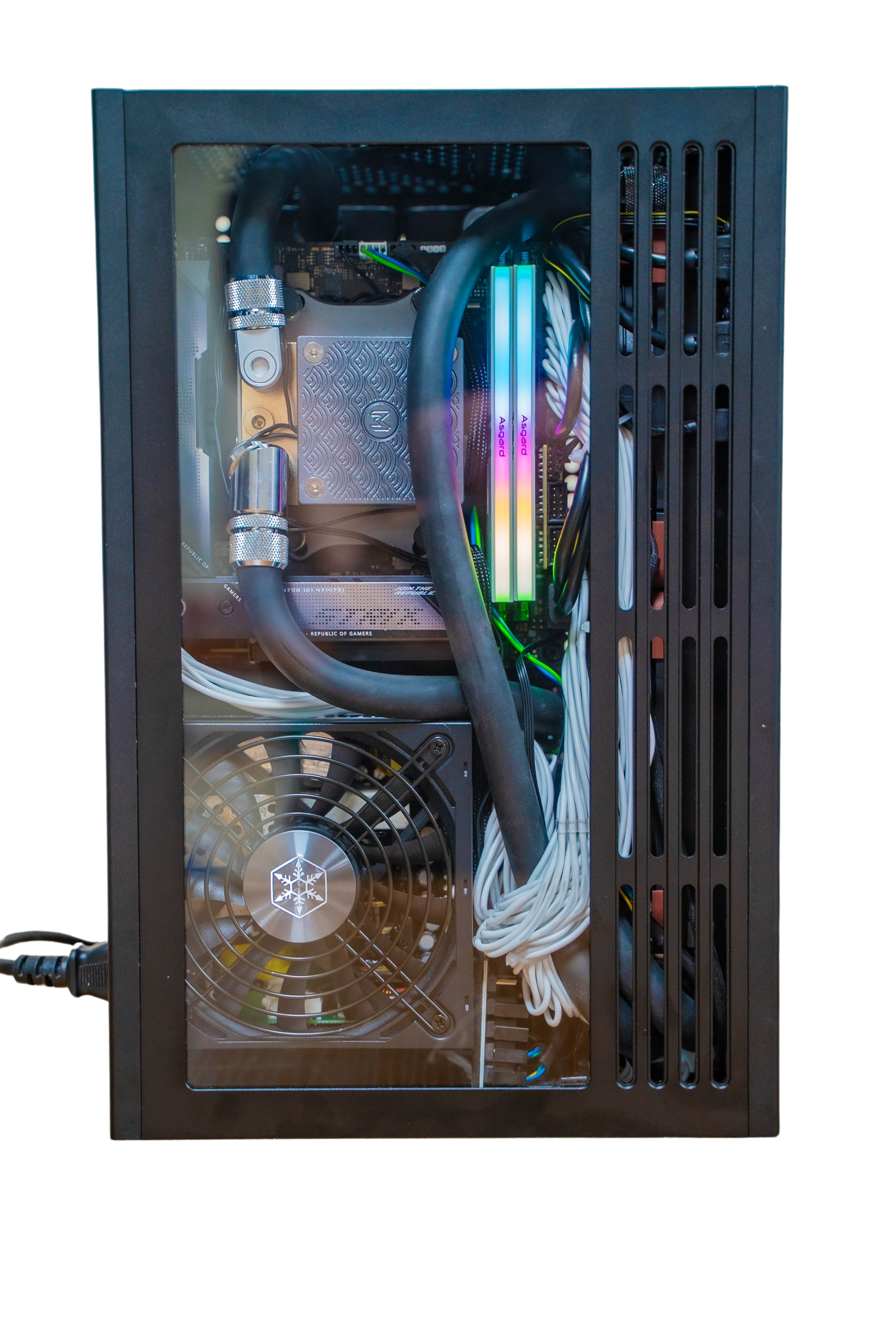 IronClad <b>Tengu</b> <br>Small-size Custom Water cooled PC